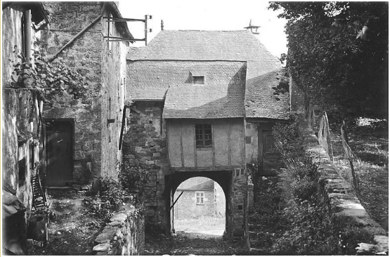 Autre vue de la porte de la ville